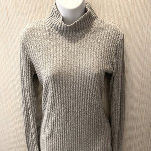 Wilfred Free Gray Turtleneck Top. M.